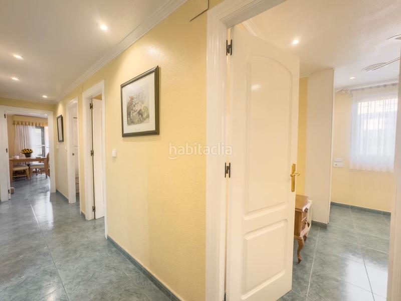 Foto 2f204e80-4681-40b8-8179-00f6bfc60f77. Lloguer apartament amb aparcament a Playa Levante Santa Pola