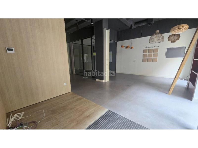 Foto 04c9ebb3-b152-4511-985a-7916dd4ad1cf. Alquiler local comercial local con amplio escaparate en vara de rey en Logroño
