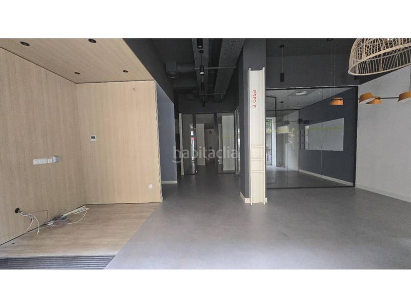Foto 4b703ece-1ee6-4024-b6b8-1bd439d02d0d. Alquiler local comercial local con amplio escaparate en vara de rey en Logroño