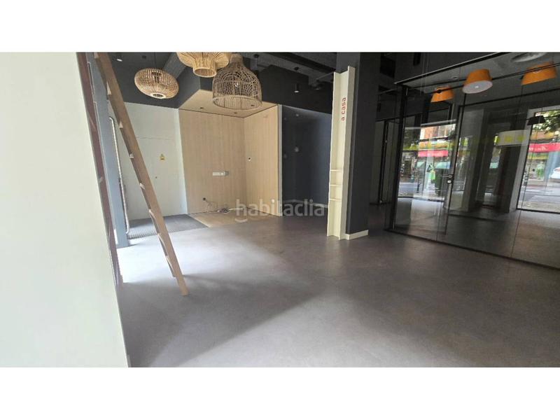Foto 6a6d8323-2278-4d3f-aa7a-1053c1d2542a. Alquiler local comercial local con amplio escaparate en vara de rey en Logroño