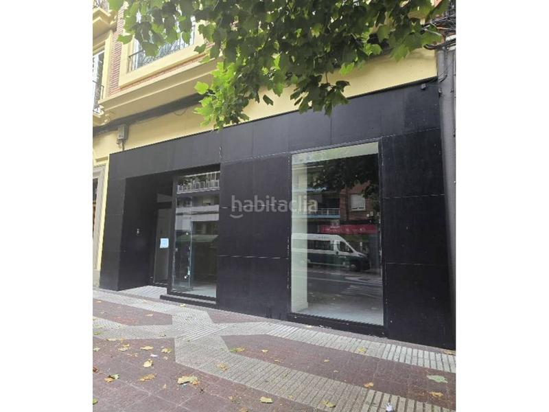 Foto 84d343a4-a54d-41dc-99a9-b797d5f2501e. Alquiler local comercial local con amplio escaparate en vara de rey en Logroño
