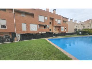 Appartement à Villamediana de Iregua. Vivienda en planta baja con garaje trastero piscina y amplia ter