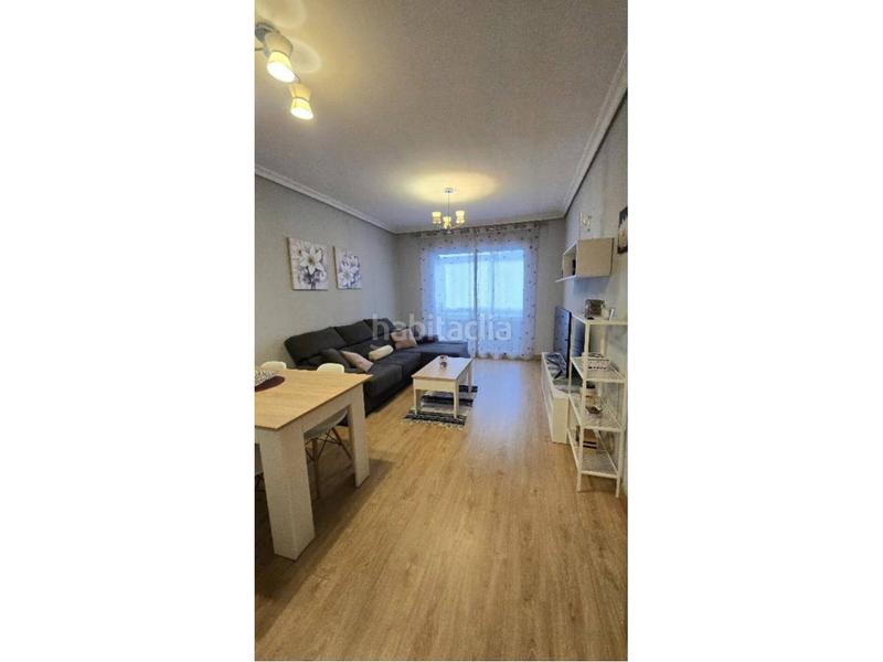 Foto 215e8817-5d20-43c5-aca3-fbda84d718ca. Alquiler piso vivienda exterior amueblada zona gonzalo de berceo en Logroño