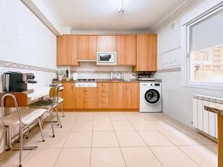 Appartement à Gran Via. Vivienda exterior con terraza y ascensor zona perez galdos