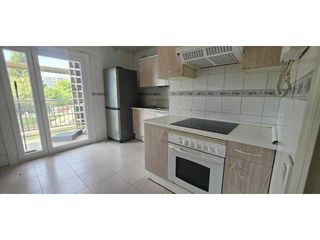 Pis a Residencia. Piso todo exterior con plaza de garaje incluida zona lobete