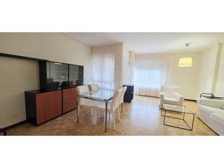 Location Appartement à Juzgados. Vivienda con garaje y piscina zona duques de najera