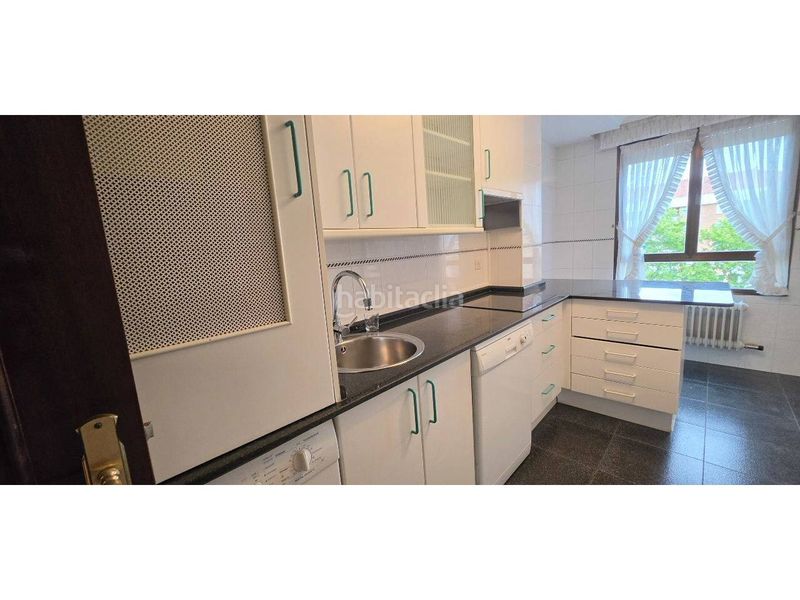 Foto 0f3c6791-e6ab-4d77-b8e1-d686ca35fbeb. Rent flat with heating parking pool in Juzgados Logroño