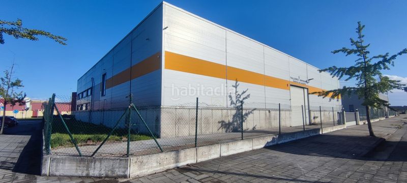 Foto bcea637b-287d-4ca7-a98c-4b0f06184c5d. Alquiler nave industrial en c/ cesar llamazares 2 pl:00 pt:06 parcela e3 /ua-ae 77 2 nave industrial y centro empresarial de 2.650 m con parcela privada de 2.600 m 11.900 mes descripción excepcional nav en Santander