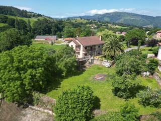 Casa  Villasevil - bo escobedo. Se presenta una magnífica propiedad en venta, situada en un tran