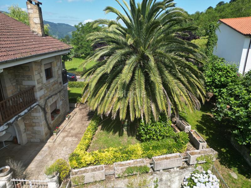 Foto e673db6f-3011-4668-868e-8398f4ea29a6. Casa se presenta una magnífica propiedad en venta, situada en un tranquilo rincón del encantadora escobedo municipio . esta e en Villafufre