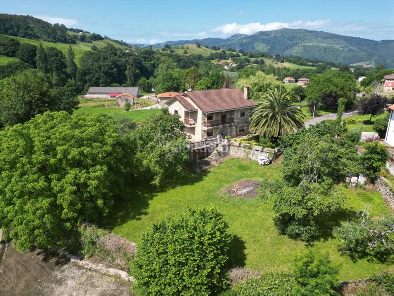 Foto ec4d2199-d48e-478d-8a17-641200013387. Casa se presenta una magnífica propiedad en venta, situada en un tranquilo rincón del encantadora escobedo municipio . esta e en Villafufre