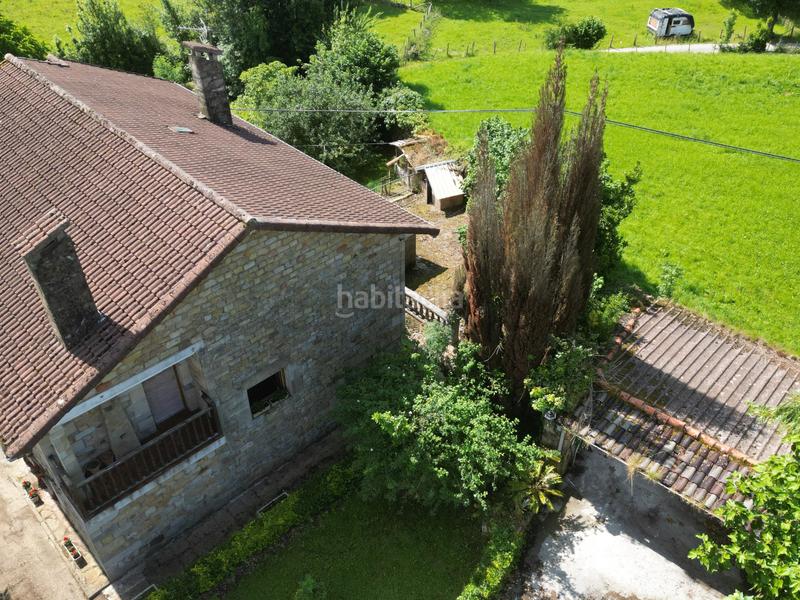 Foto fdc96dfd-00c5-4f2b-97c0-fe877a936f62. Casa se presenta una magnífica propiedad en venta, situada en un tranquilo rincón del encantadora escobedo municipio . esta e en Villafufre