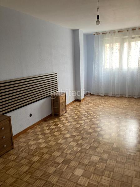 Foto 7e0d0d94-9bba-480c-99c3-4cbc21e2eb3c. Alquiler piso universidad empresas hasta 30 junio de 2026. rentas y capitales presenta a continuacion amplia y luminosa vivienda en Torrelavega