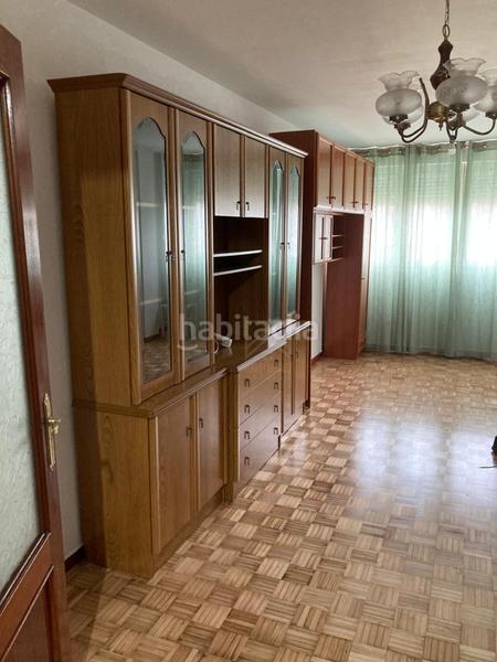 Foto c6068588-44d8-42b8-99d2-edc9b7eba5d1. Alquiler piso universidad empresas hasta 30 junio de 2026. rentas y capitales presenta a continuacion amplia y luminosa vivienda en Torrelavega