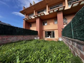 Penthouse  Guarnizo - cl mediterraneo. Presentamos a continuación fantástico bajo dúplex en moderna urb