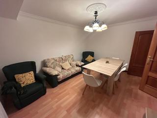 Lloguer Pis  Torrelavega - plaza san bartolomé. Solo empresas  máximo 5 personas. se alquila amplia y luminosa v