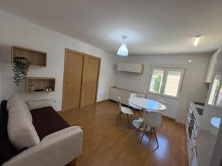 Location Appartement  Sarón - calle la frontera. Para empresas  traslados rentas y capitales presenta a continuac