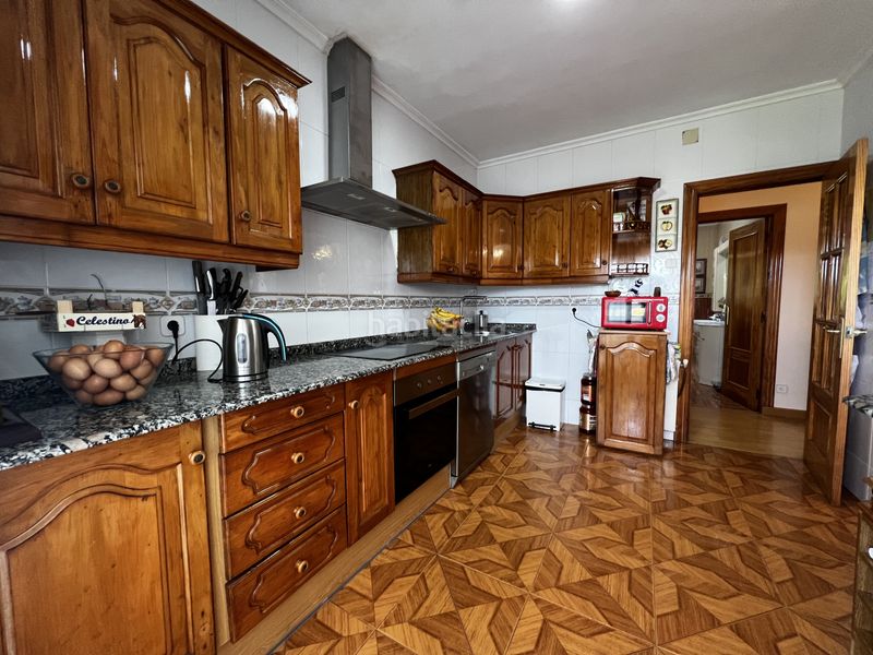 Foto 741eda67-8aff-43ff-b383-a26323eb0870. Casa amb calefacció aparcament a Polanco