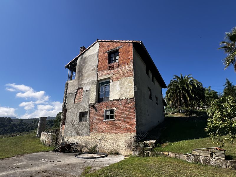 Foto a569acf6-87ac-4306-b52e-9e063a9e053d. Casa amb calefacció aparcament a Valdáliga
