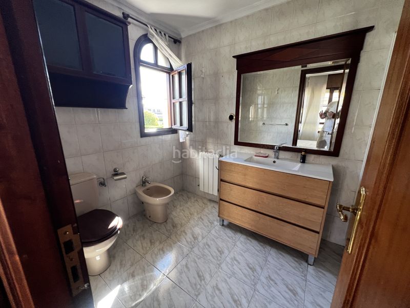 Foto 426bc350-4b85-4ff2-b814-31d4f55d6465. Casa adossada amb calefacció aparcament a Polanco
