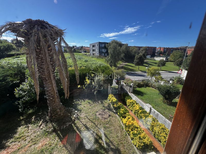 Foto 9638f748-3b9c-4e9d-99f6-4e8c2d62255c. Casa adossada amb calefacció aparcament a Polanco