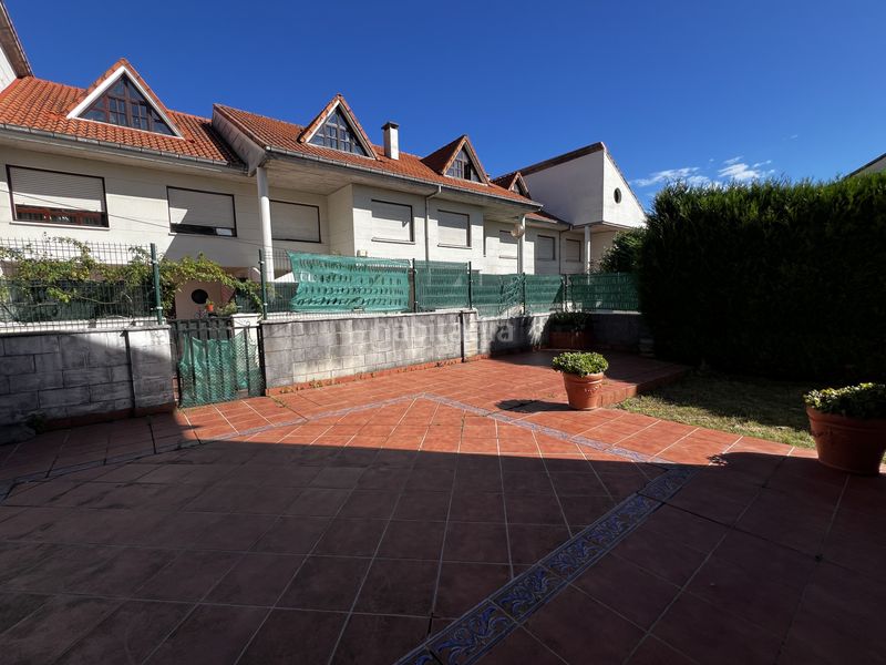 Foto 9856bfcd-98a4-4f54-9b71-b5d15d21cc2f. Casa adossada amb calefacció aparcament a Polanco