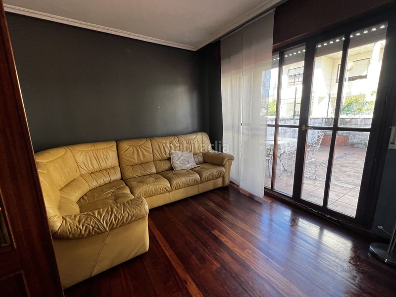 Foto b3cecc64-409e-48c4-86c1-dbc3b7b3bd02. Casa adossada amb calefacció aparcament a Polanco