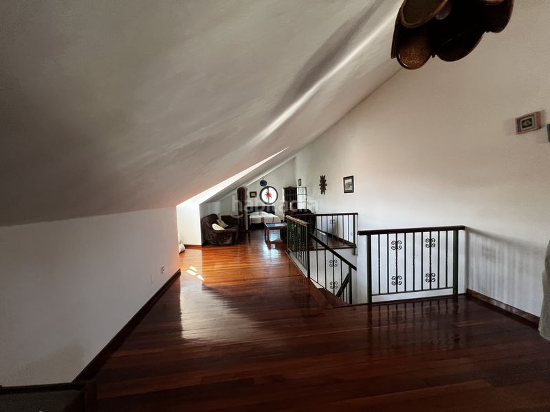 Foto b85c963b-e5c0-48d2-85a6-e6b64dd65eb4. Casa adossada amb calefacció aparcament a Polanco