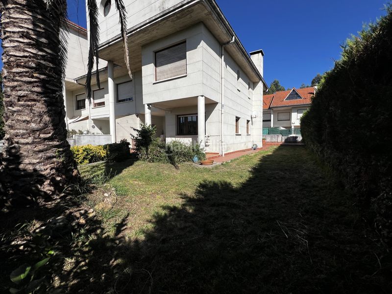 Foto cc44eaf5-1b4c-4b22-ae9d-6a3cf17dba47. Casa adossada amb calefacció aparcament a Polanco