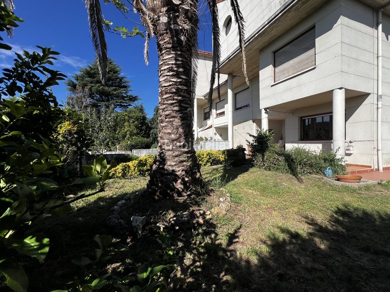 Foto e03fb46e-6909-44f9-9161-1bf70b2fc181. Casa adossada amb calefacció aparcament a Polanco