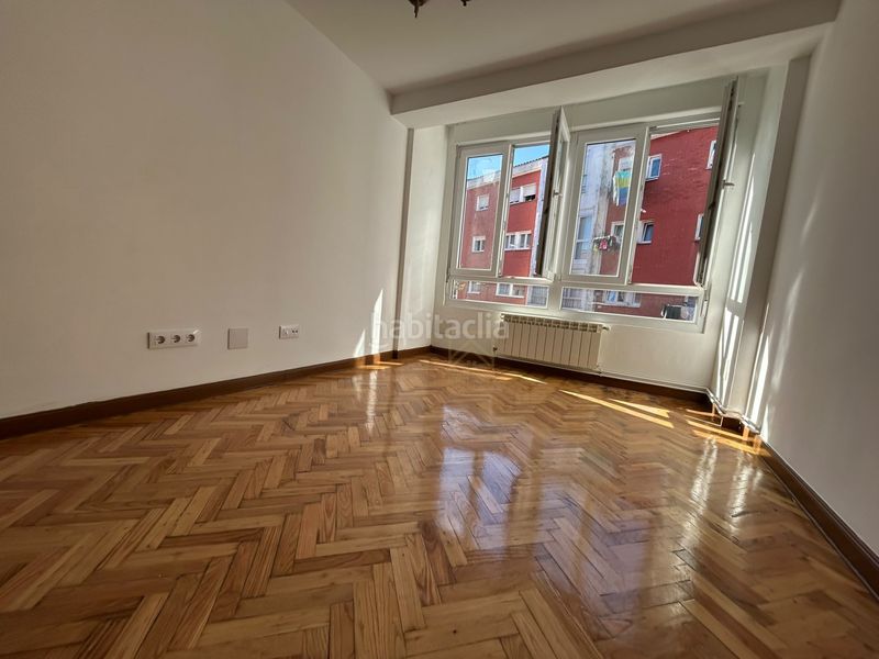 Foto 0438f842-d045-41ce-8ed8-59780e476e16. Alquiler piso vivienda en pinares en Los Castros Santander