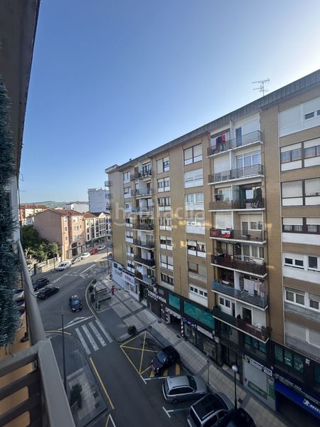 Foto b7ad00e2-f9af-4e6a-b125-01653dab8376. Rent flat with heating in Centro Torrelavega