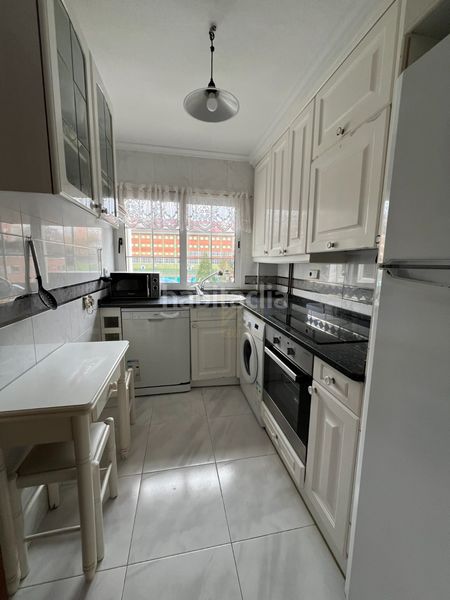 Foto 3012bddd-d2a1-4c21-bbf5-bd0e3419755d. Rent flat with heating in Los Castros Santander