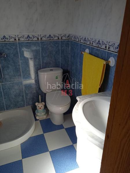 Foto 0ab0ab4b-ef7a-461e-a74f-05f3f45c8682. Casa amb calefacció aparcament a Luyego