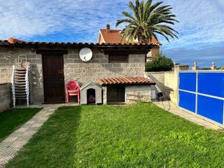 Casa pareada  Calle corbanera. Chalet pareado muy cuidado con gran terreno y bodega. garaje.