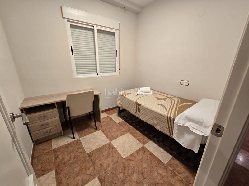 Foto 5b9e6a6a-8844-4486-8e0b-9ef380236a02. Piso  con 3 habitaciones y plaza de garaje y licencia turistica en Motril