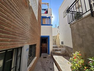 Casa adossada a Castell de Ferro