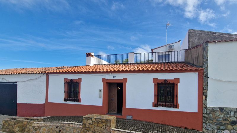 Foto a64de0ee-31a0-4817-b4e5-9b64b0a754ba. Casa amb calefacció a Nogales