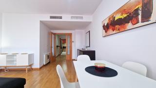 Miete Etagenwohnung in Calle castillo de zafra 1. Alquiler de piso con garaje en urbanización guadiana.