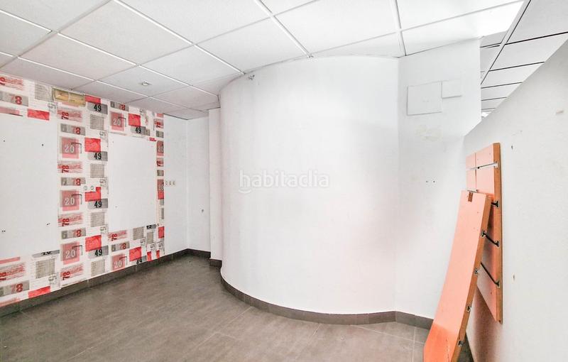 Foto 950cfba4-24ed-4de8-b1e5-3a3005450400. Local comercial en avenida damian tellez la fuente 24 local esquina en venta av damián téllez la fuente con garaje y trastero en Badajoz