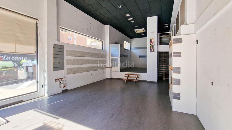 Foto c454424b-48e6-4e39-8d6f-2ac52bf96b89. Local comercial en avenida damian tellez la fuente 24 local esquina en venta av damián téllez la fuente con garaje y trastero en Badajoz