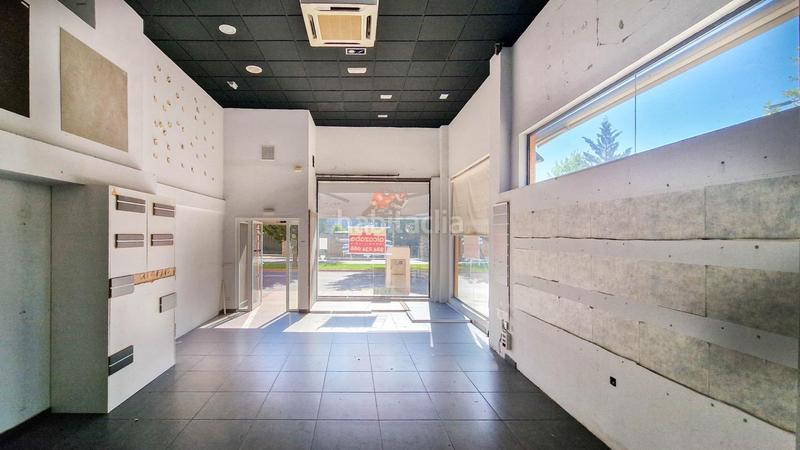 Foto e9d841de-55c5-4c6a-b3a7-afc40813bbbb. Local comercial en avenida damian tellez la fuente 24 local esquina en venta av damián téllez la fuente con garaje y trastero en Badajoz