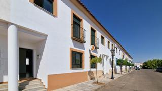 Reihenhaus  Calle de malta. Adosado de 4 dormitorios con dos baños y garaje individual en ol