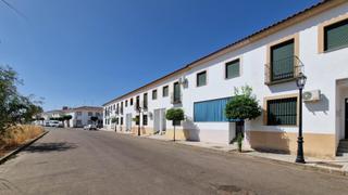 Maison jumelée  Calle de malta. Adosado de 4 dormitorios con dos baños y garaje individual en ol