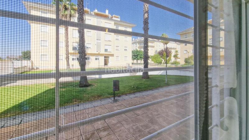 Foto 65e656ff-76a4-4f24-82f5-f570a1a7c92a. Alquiler planta baja piso bajo de 3 dormitorios amueblado en alquiler con garaje zona jardines del guadiana en Badajoz