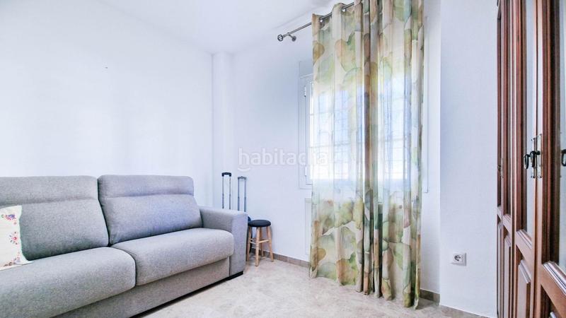 Foto ac5569a9-89c2-4672-b55d-5719c9ee6317. Alquiler planta baja piso bajo de 3 dormitorios amueblado en alquiler con garaje zona jardines del guadiana en Badajoz