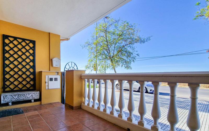 Foto 13dbd374-2b91-43a2-bde8-a4483ec63bf7. Casa adossada amb calefacció aparcament a Carretera de Sevilla - Los Montitos Badajoz