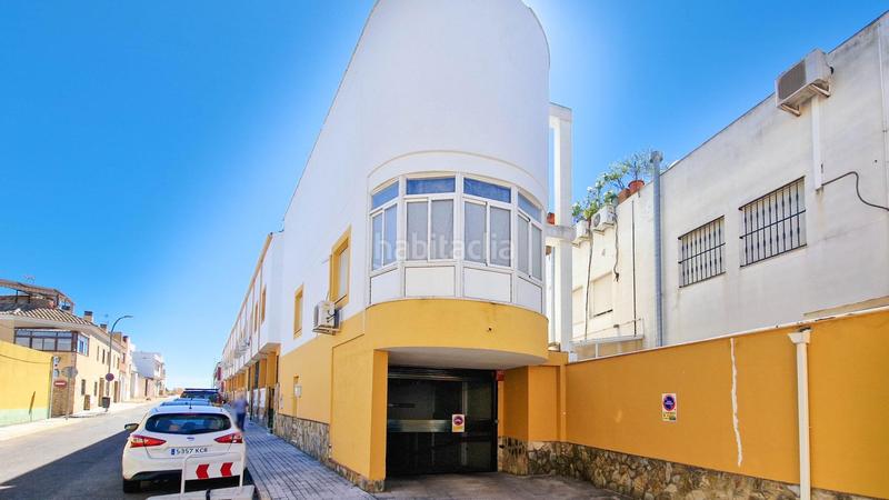 Foto 477e1398-a26c-45cb-9846-298d215e4cfe. Casa adossada amb calefacció aparcament a Carretera de Sevilla - Los Montitos Badajoz