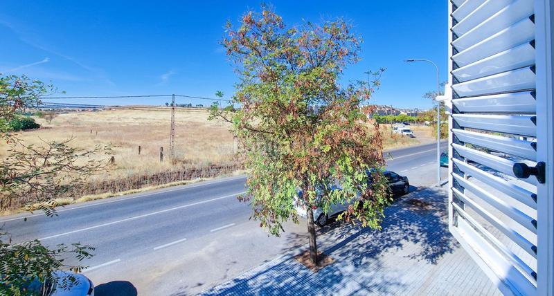 Foto 8f0b3376-2f7a-4f44-8a52-2d4a13b901af. Casa adossada amb calefacció aparcament a Carretera de Sevilla - Los Montitos Badajoz