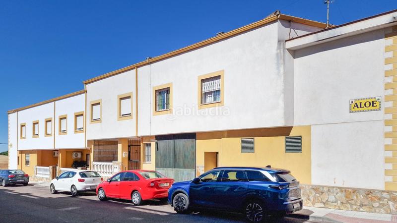 Foto d89b0a3d-321d-4441-9e80-36d7530b159d. Casa adossada amb calefacció aparcament a Carretera de Sevilla - Los Montitos Badajoz